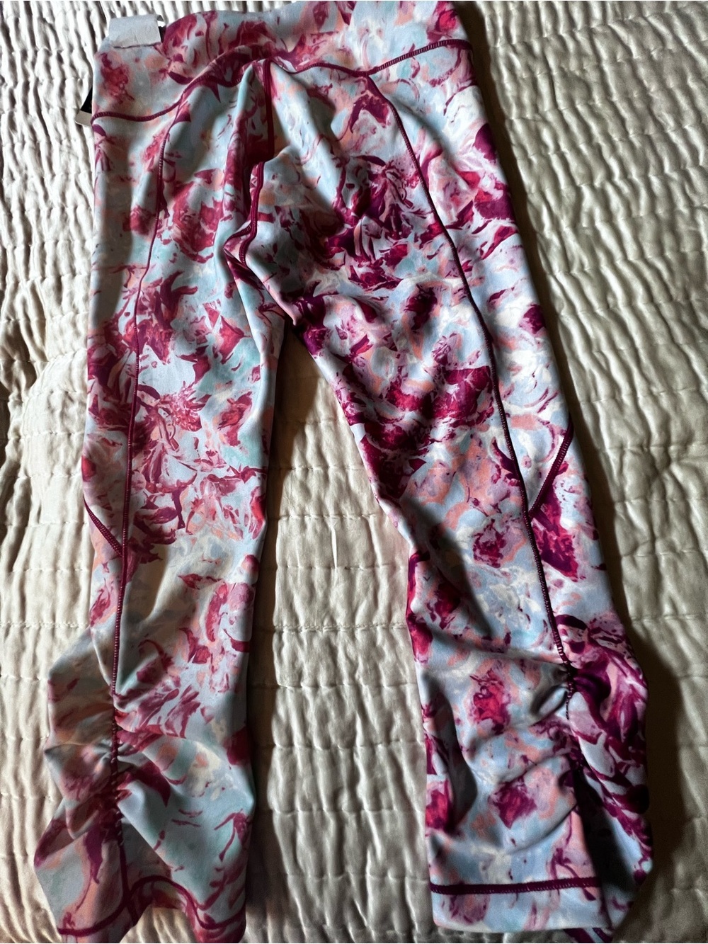 CARRIE UNDERWOOD CALIA ESSENTIAL PRINTED TIGHT FIT CAPRI LEGGINGS. SIZE MEDIUM